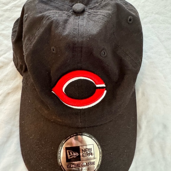 Cincinnati Reds, new era, casual classic adjustable closure strap, soft cap. - Picture 8 of 11